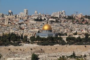 Отломки от ракети паднаха край светини в Стария Йерусалим