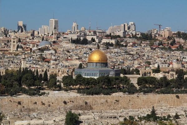 Отломки от ракети паднаха край светини в Стария Йерусалим